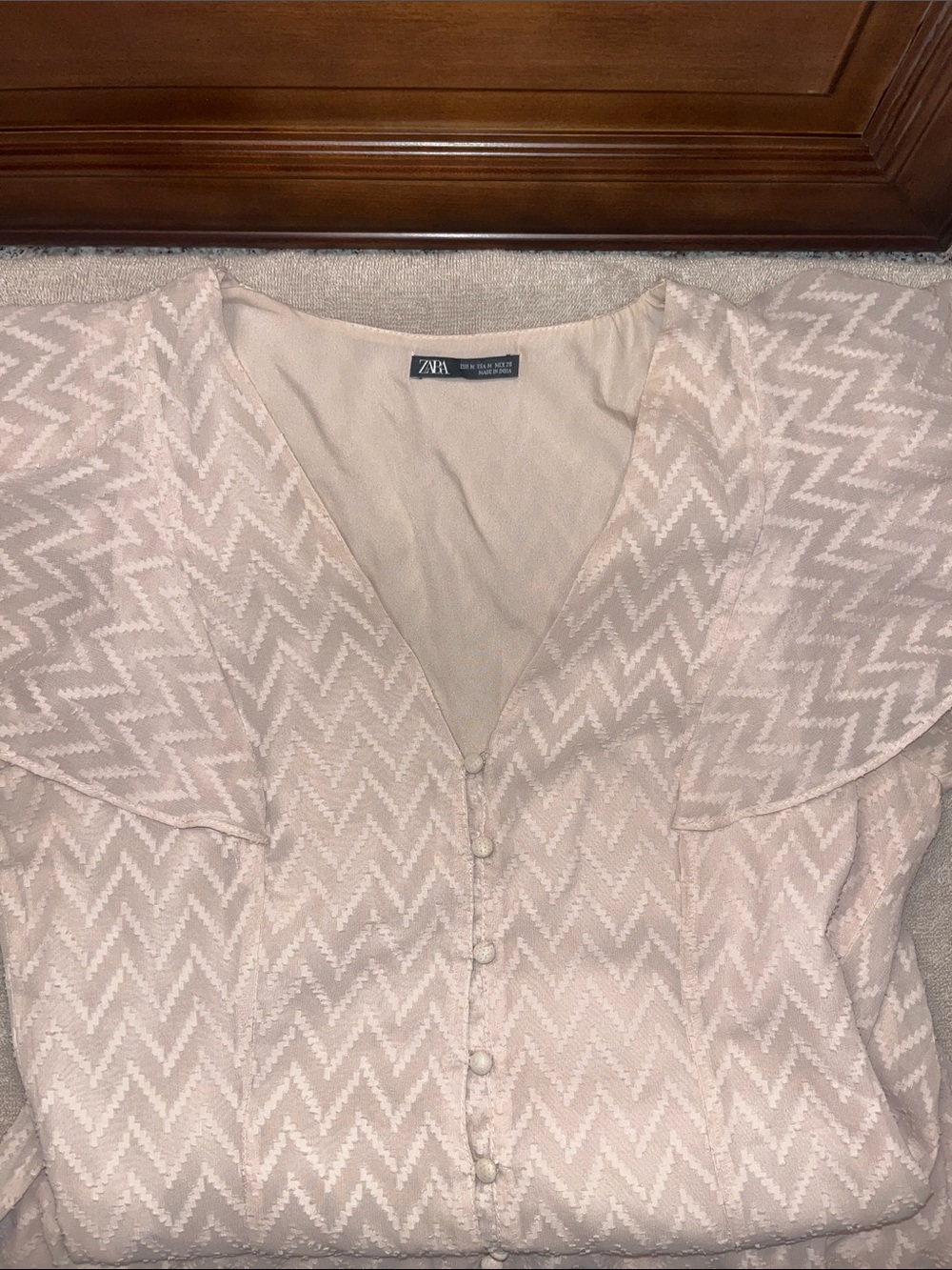 Zara blush pink chevron midi dress flutter sleeves, a button-front design - Picture 8 of 9